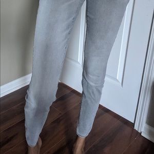 Gray Mid-rise Skinny Jeans 2